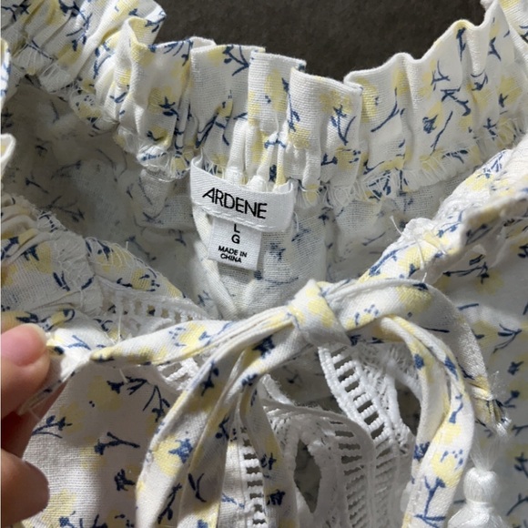 White Floral Cropped top - Picture 3 of 4